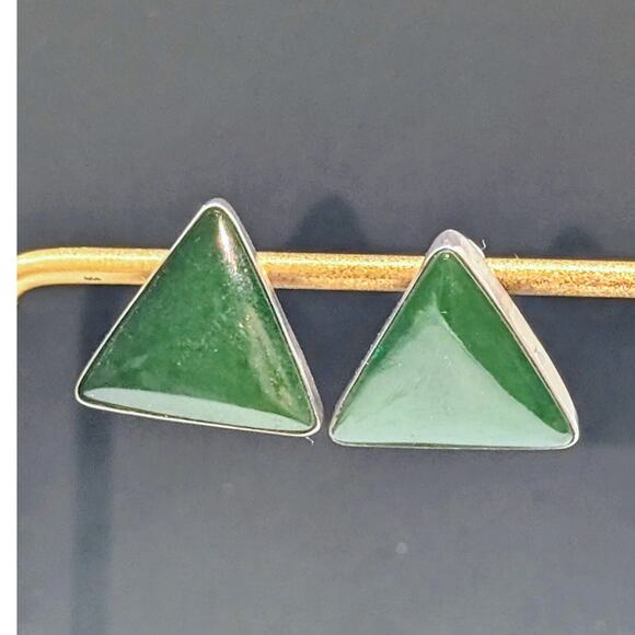 Vintage Signed Sterling Silver Nephrite Jade Stone Triangle Stud Earrings - Picture 8 of 8